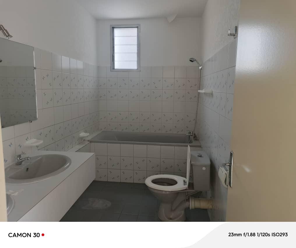 Apprtement 3 chambres au rdc avec parking et caméra de surveillance dans barrière à battery 4
